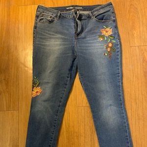 Rockstar midrise floral jeans